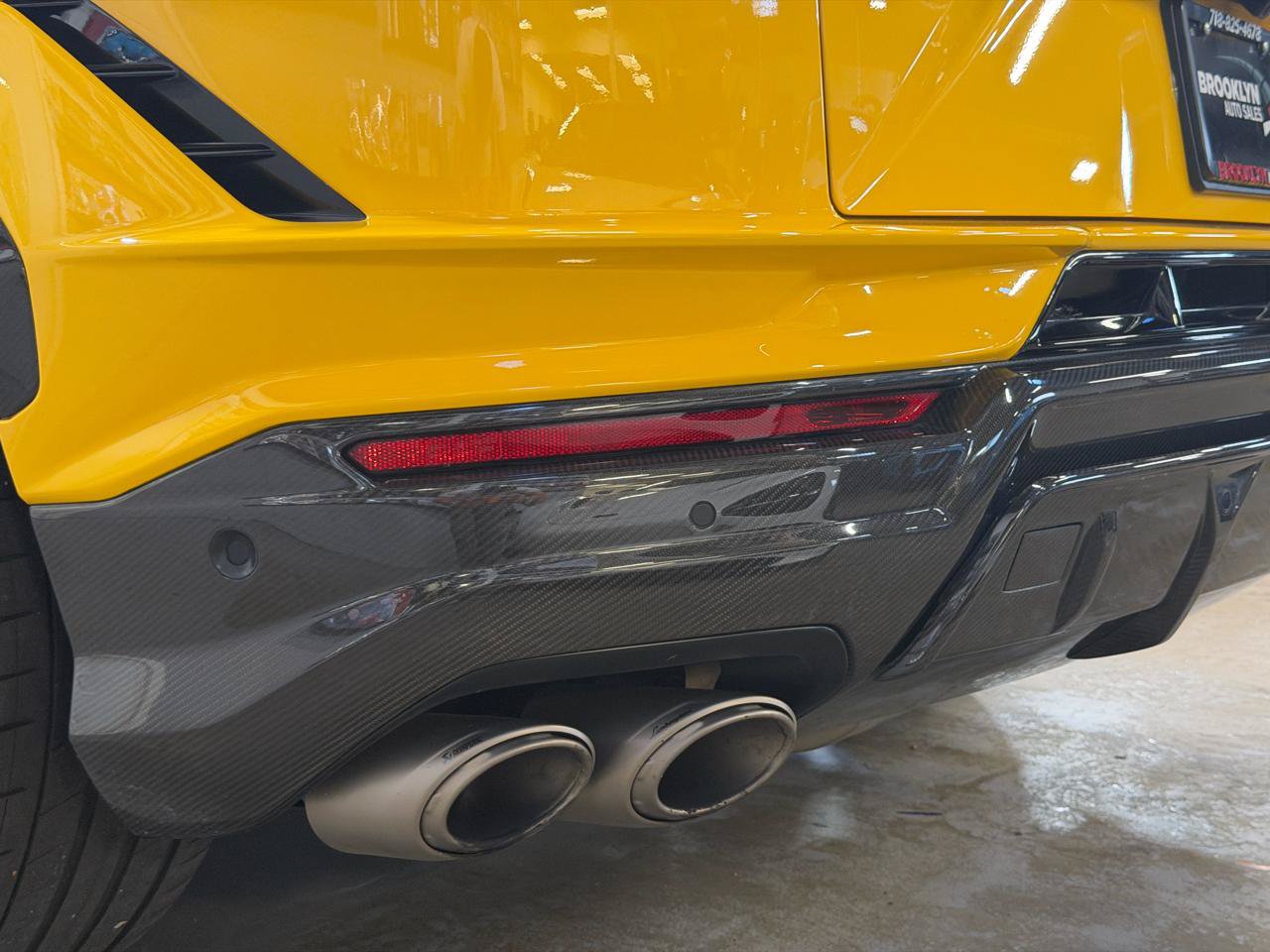 Used 2023 Lamborghini Urus Performante AWD/4WD image 17
