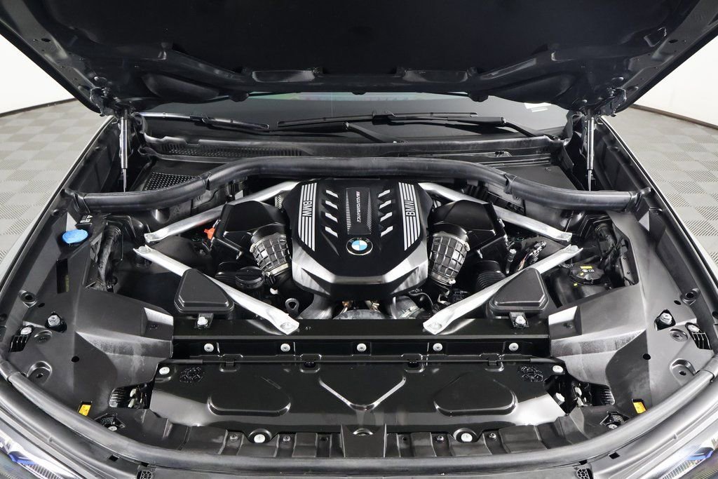 Used 2022 BMW X7 M50i image 16