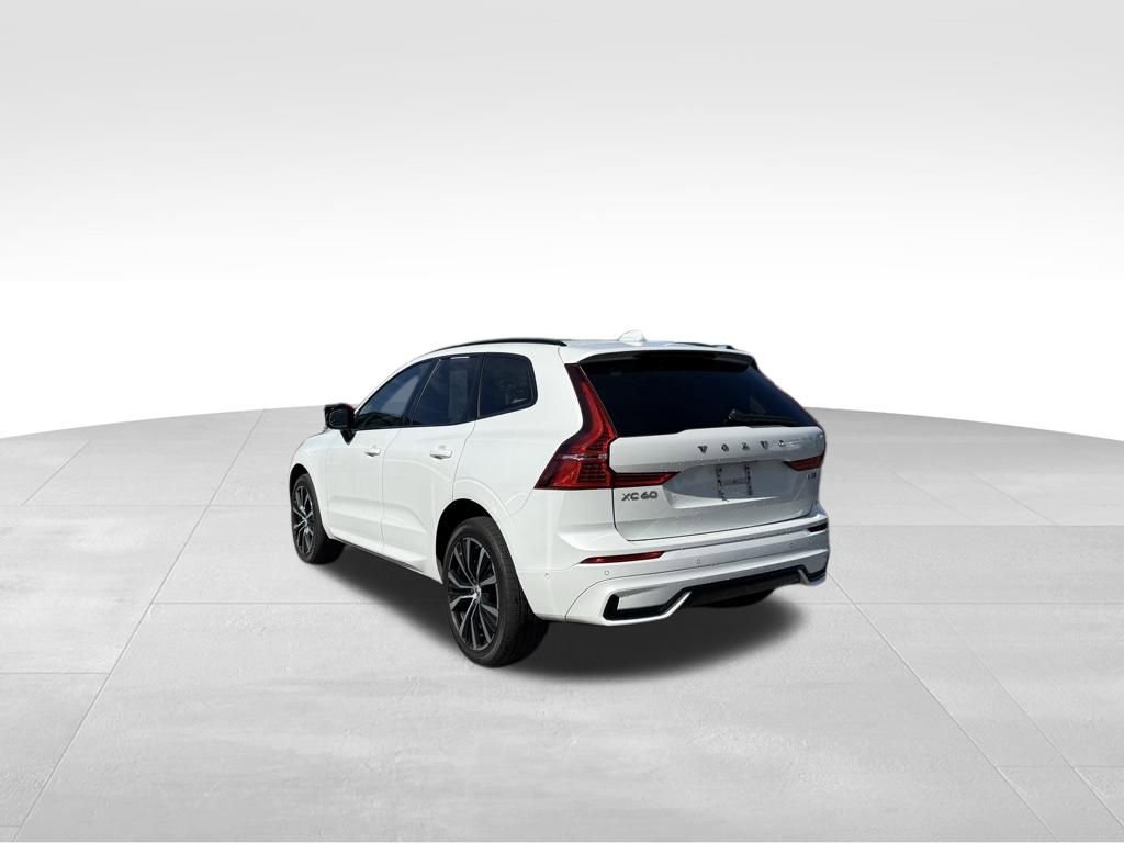 Used 2023 Volvo XC60 B5 Plus image 21