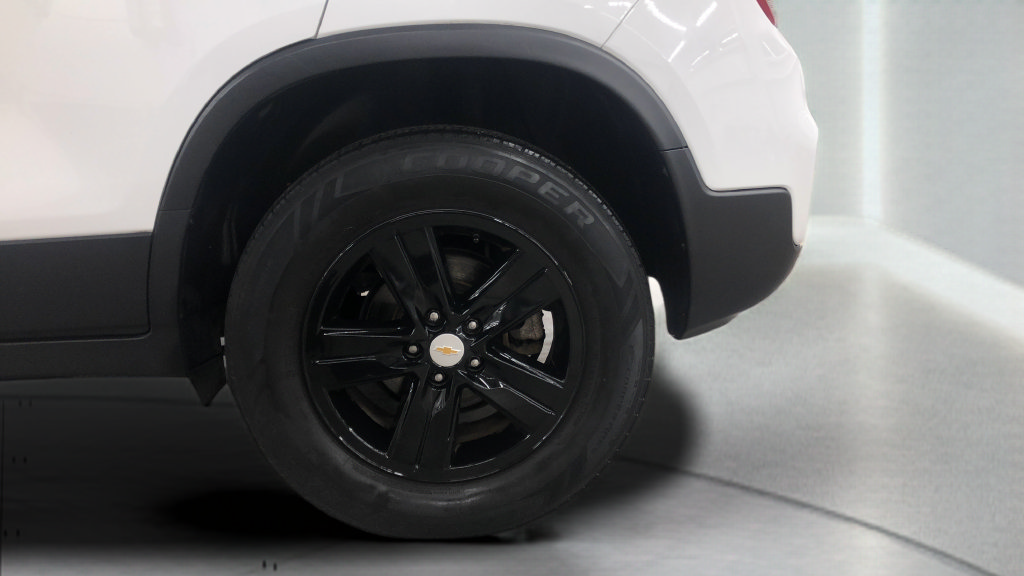Used 2020 Chevrolet Trax LT w/ LT Convenience Package AWD/4WD image 23