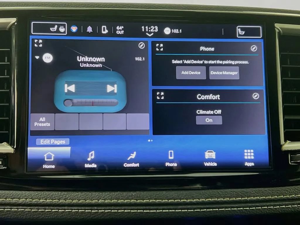 Used 2024 Chrysler Pacifica Touring-L FWD image 15
