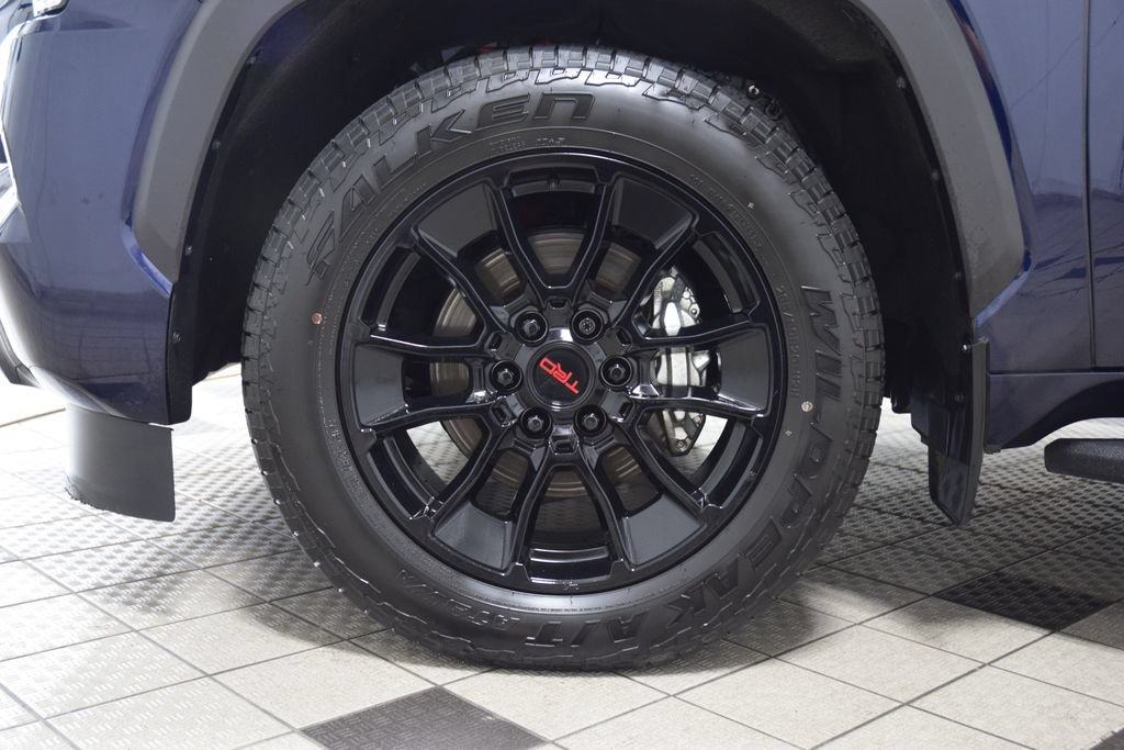 Used 2025 Toyota Sequoia Limited w/ TRD Off-Road Package AWD/4WD image 30