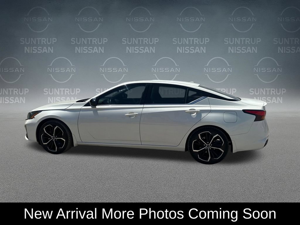 Used 2023 Nissan Altima 2.5 SR w/ SR Premium Package FWD image 3