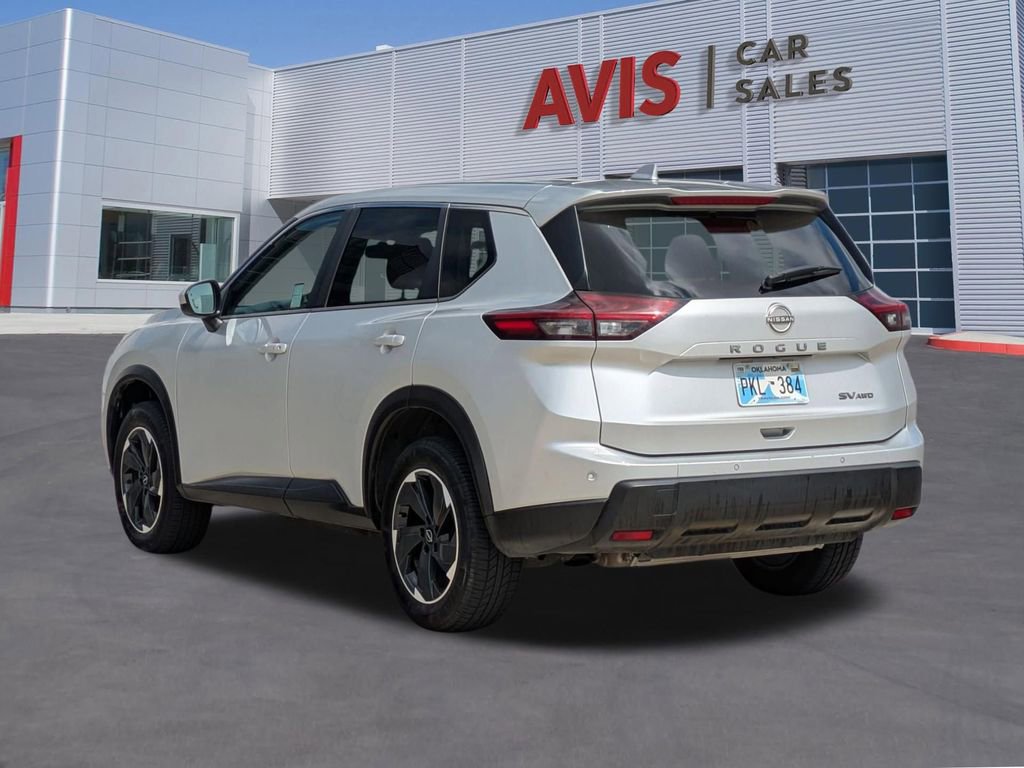 Used 2024 Nissan Rogue SV image 9