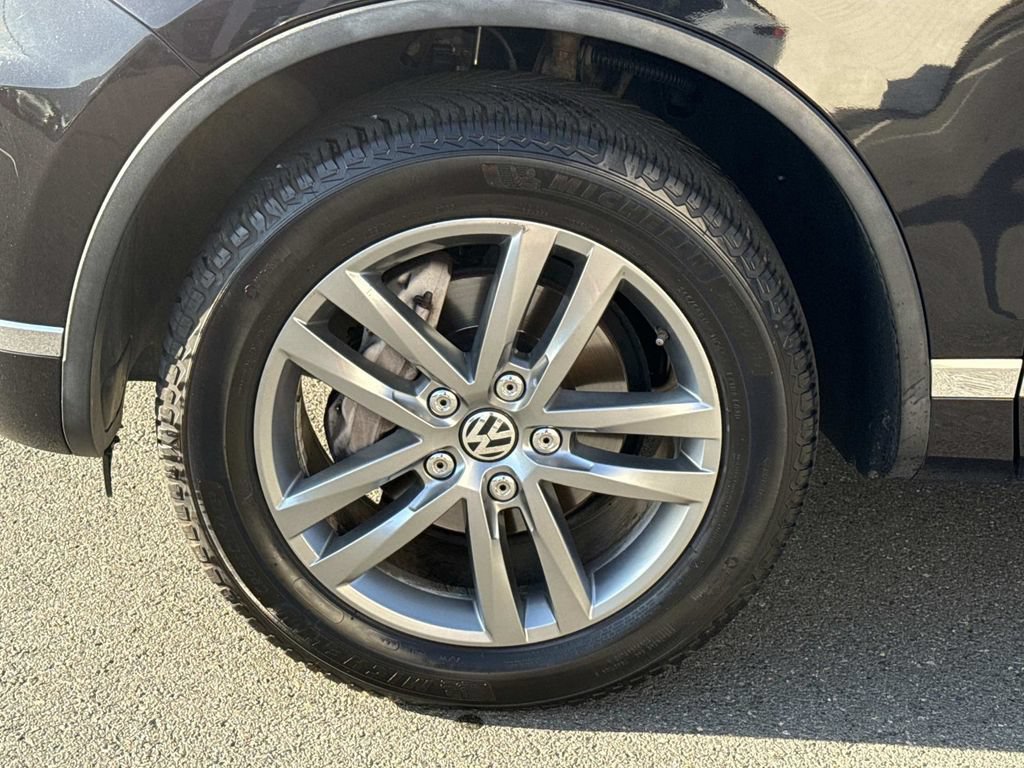 Used 2015 Volkswagen Touareg VR6 AWD/4WD image 8