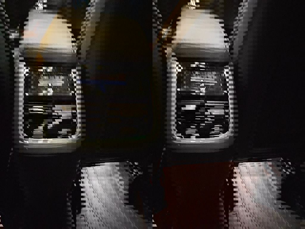 Certified 2025 Volvo XC60 B5 Ultra image 16