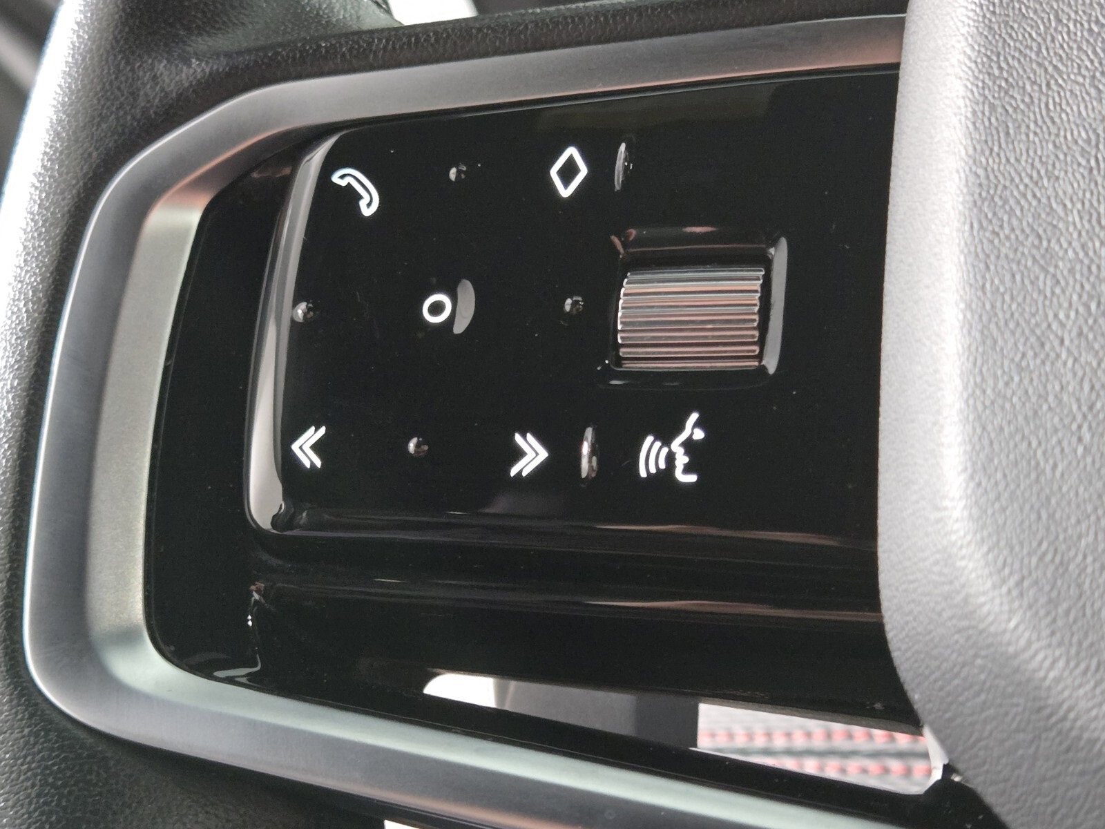 Used 2023 Land Rover Discovery Sport S R-Dynamic image 23