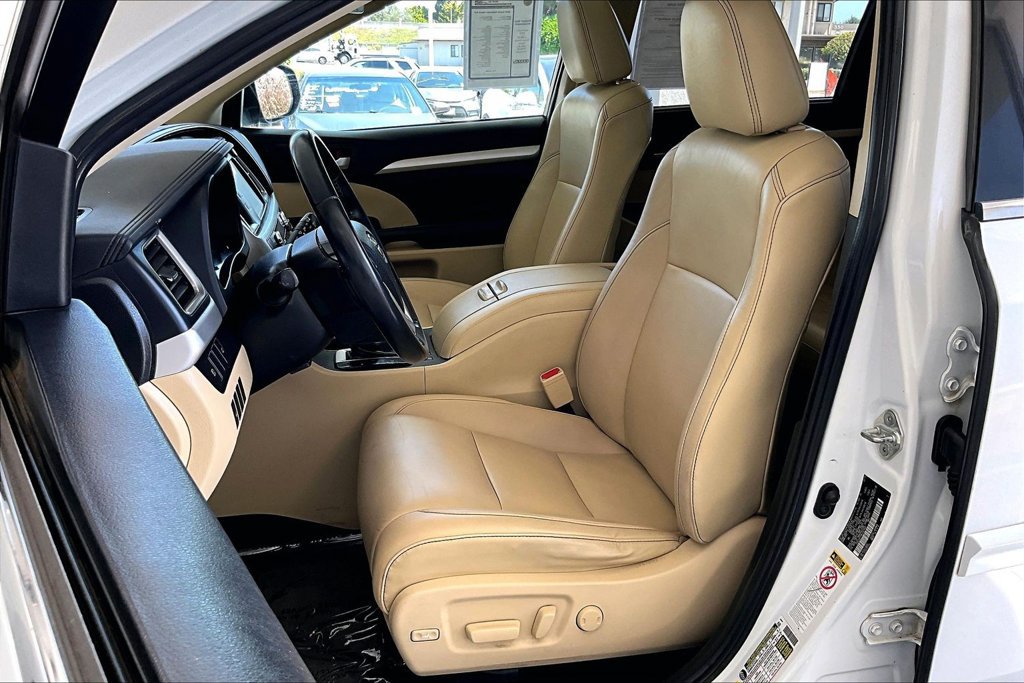 Used 2019 Toyota Highlander XLE AWD/4WD image 21
