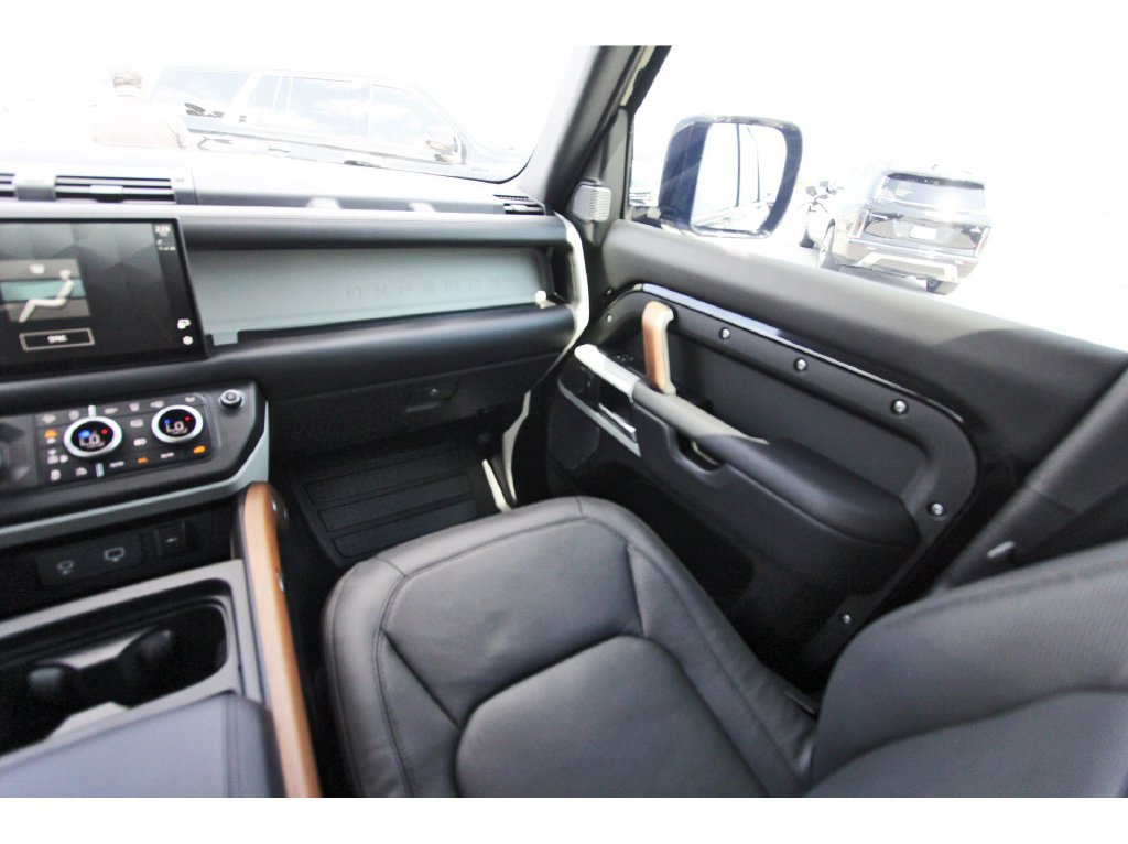Used 2024 Land Rover Defender 110 SE AWD/4WD image 10