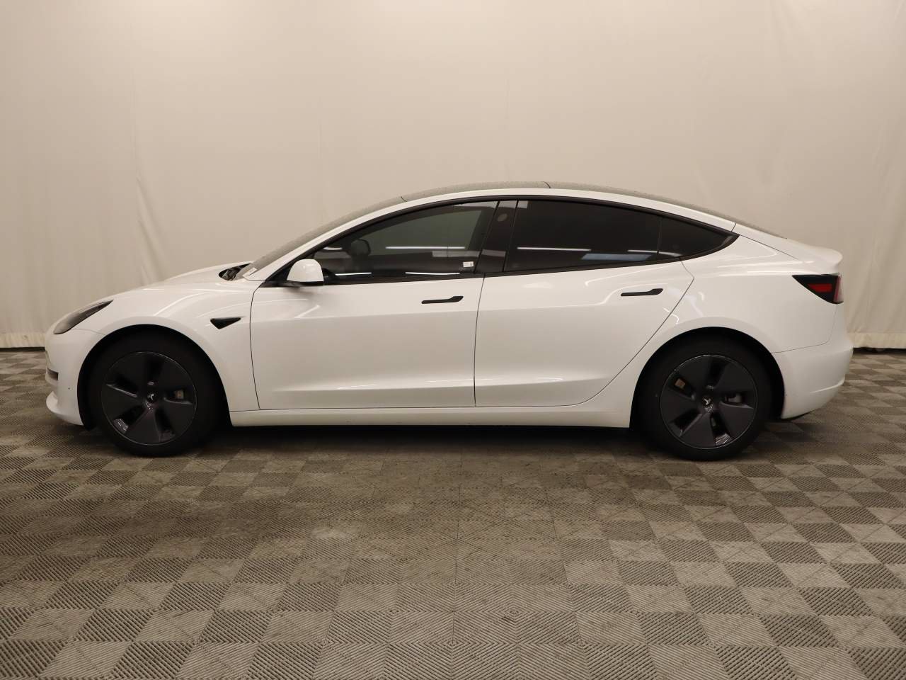 Used 2023 Tesla Model 3 Standard Range RWD image 2