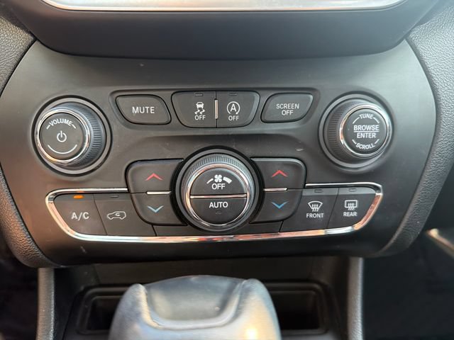 Used 2022 Jeep Cherokee Trailhawk w/ Premium Leather Package AWD/4WD image 23