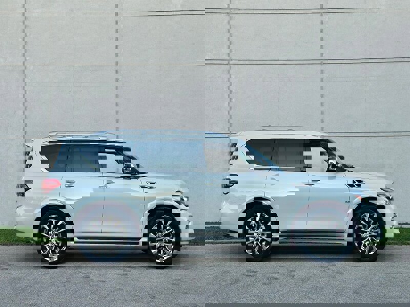 Used 2017 INFINITI QX80 4WD w/ Deluxe Technology Package image 7