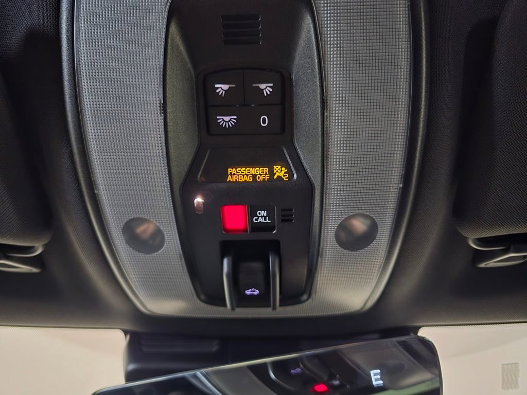 Used 2015 Volvo V60 T6 R-Design Platinum image 37