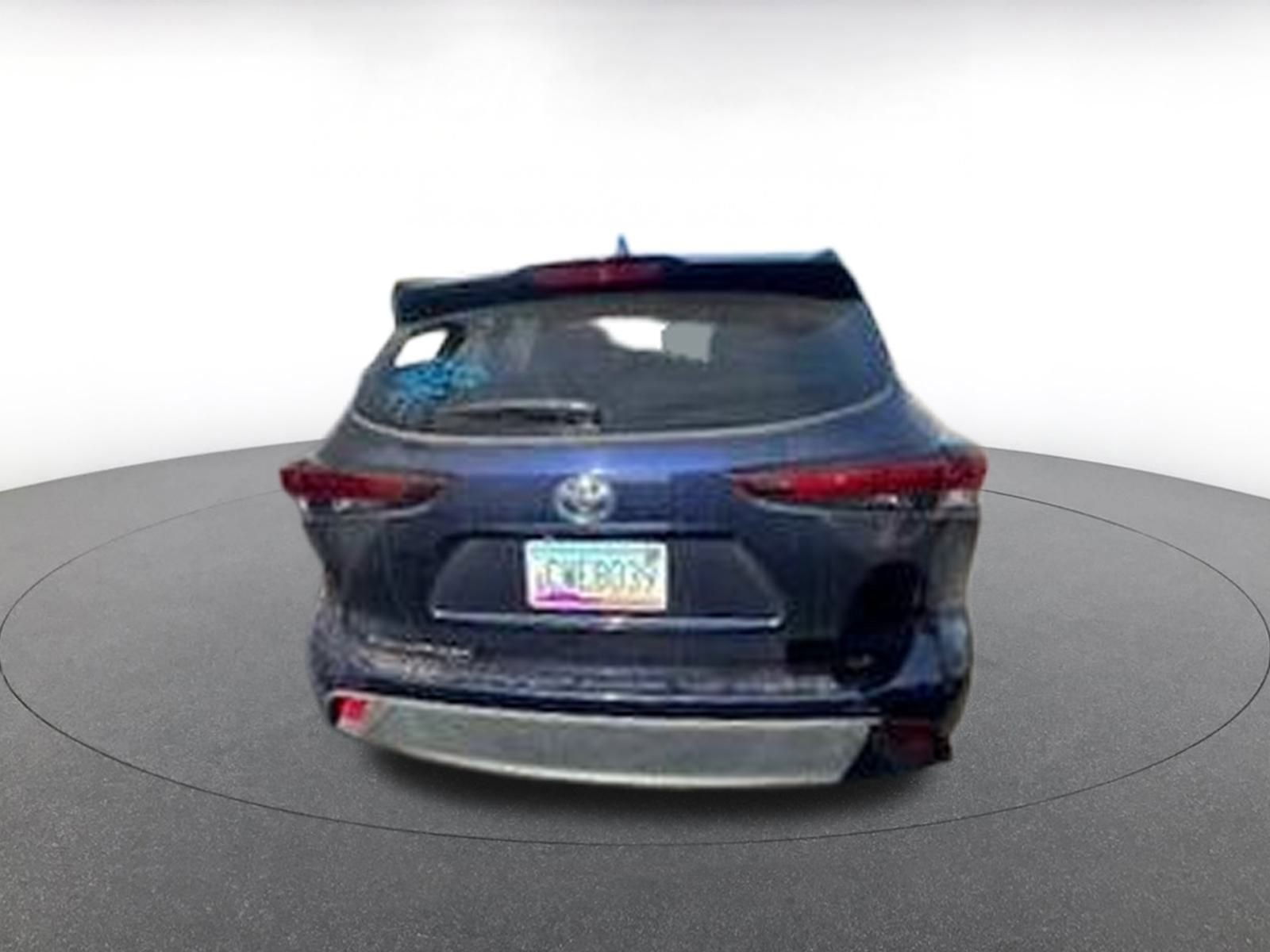 Used 2025 Toyota Highlander LE image 5