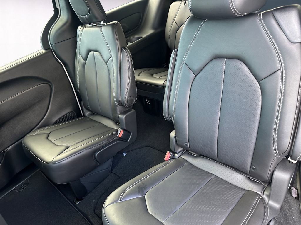 New 2026 Chrysler Pacifica Select image 13