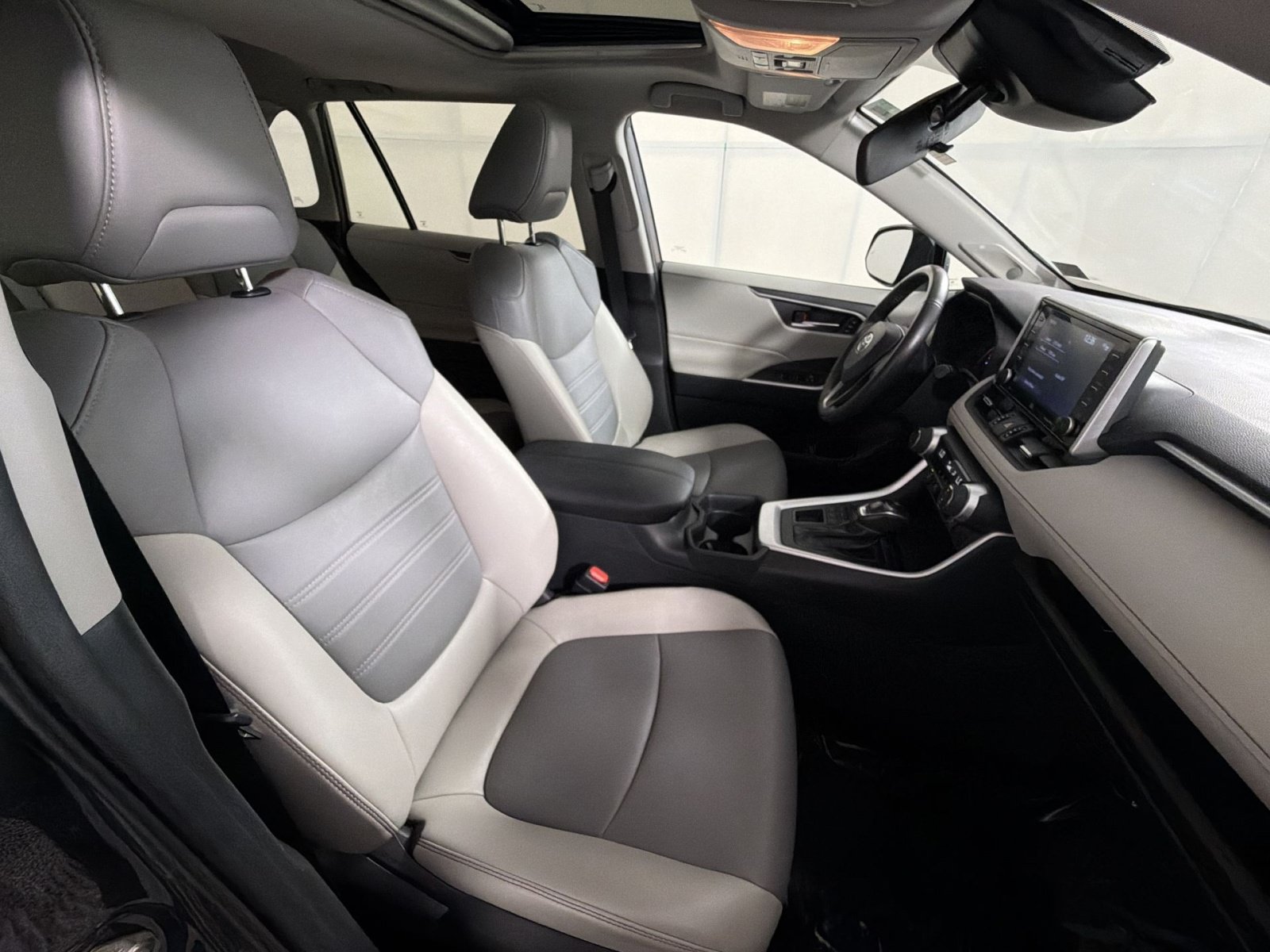 Used 2019 Toyota RAV4 XLE Premium w/ Cold Weather Package AWD/4WD image 26