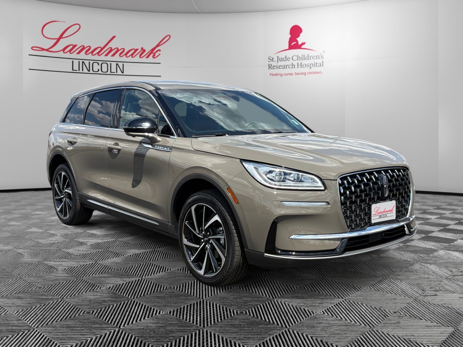 Certified 2025 Lincoln Corsair Reserve AWD/4WD image 7