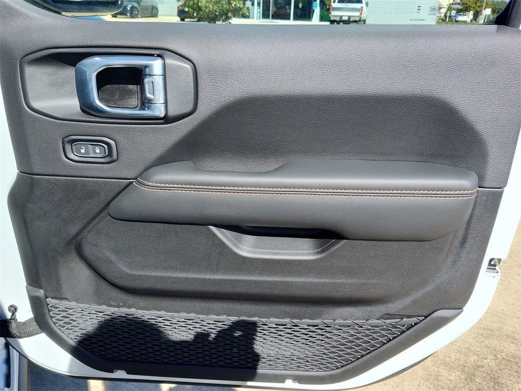 Used 2024 Jeep Wrangler Sahara w/ Technology Group image 32