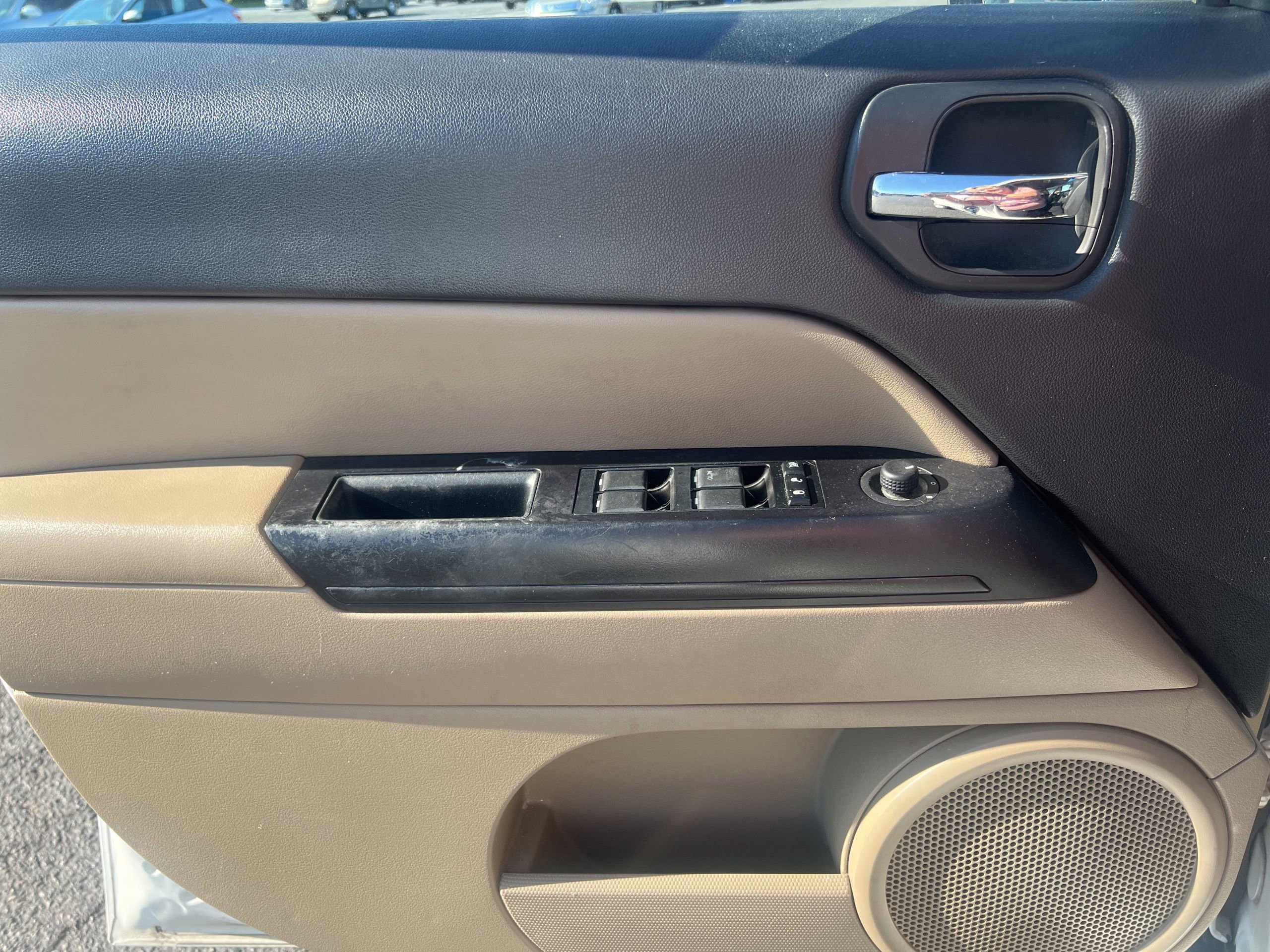Used 2012 Jeep Patriot Latitude FWD image 16