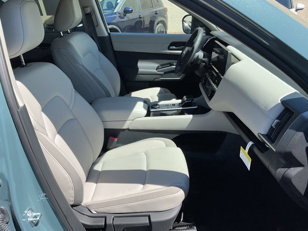 Used 2026 Nissan Pathfinder SL w/ SL Premium Package AWD/4WD image 19