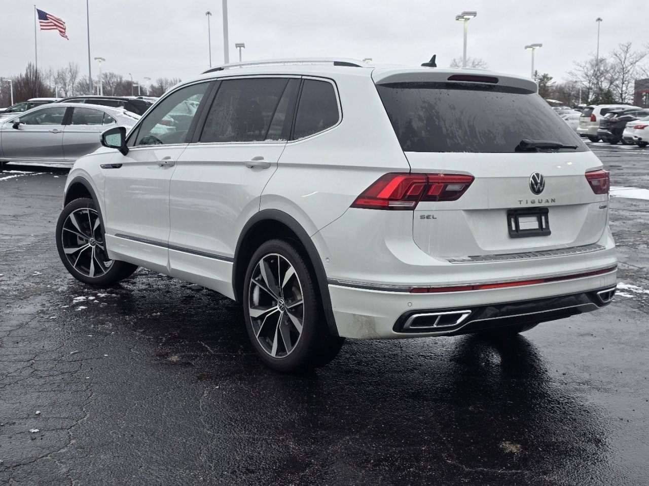 Used 2022 Volkswagen Tiguan SEL R-Line image 5