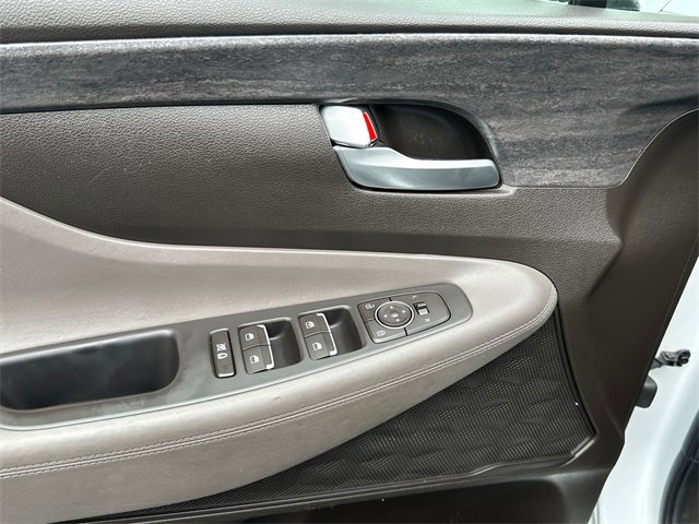 Used 2019 Hyundai Santa Fe SE image 15