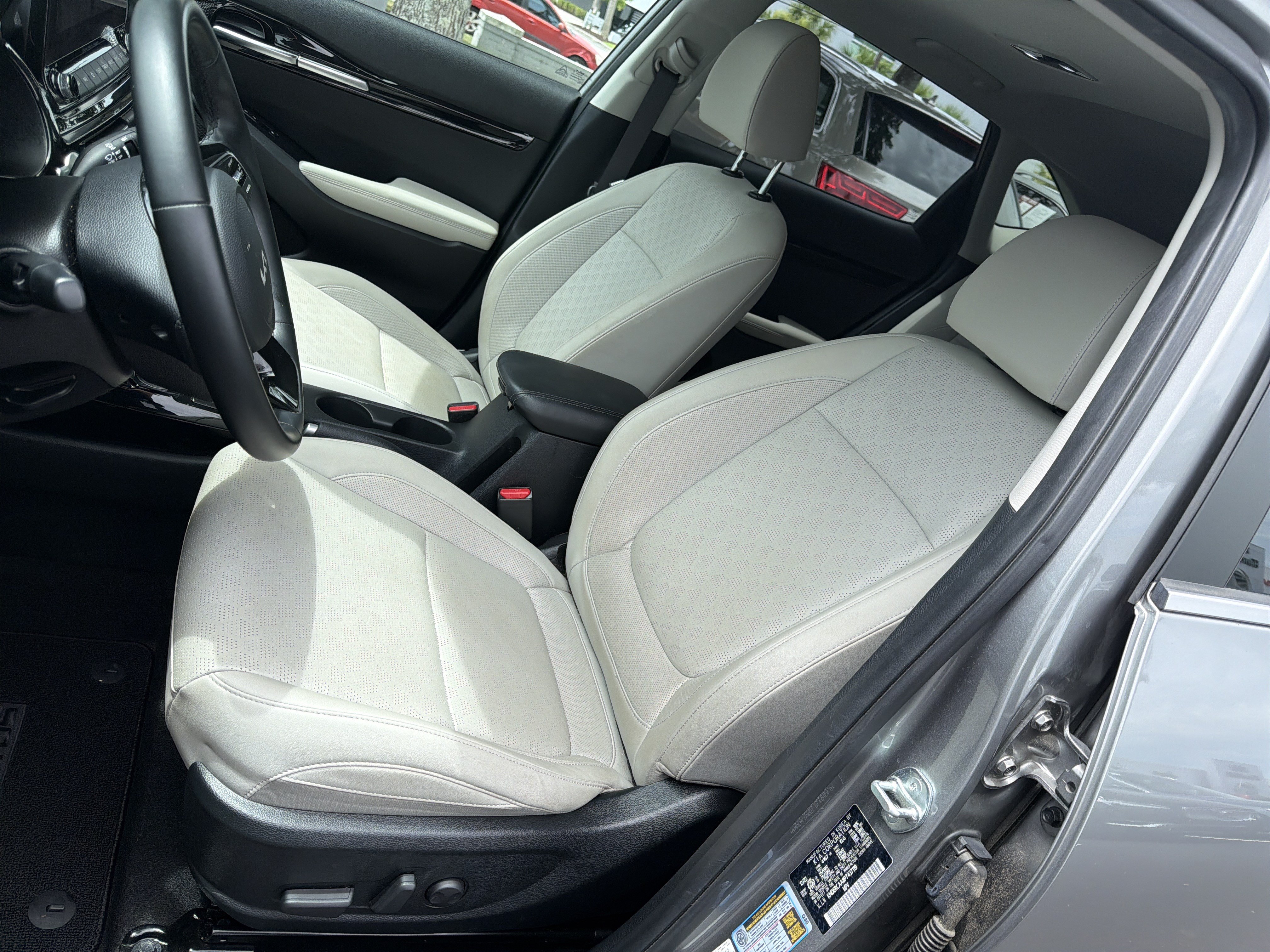 Used 2023 Kia Seltos EX AWD/4WD image 16