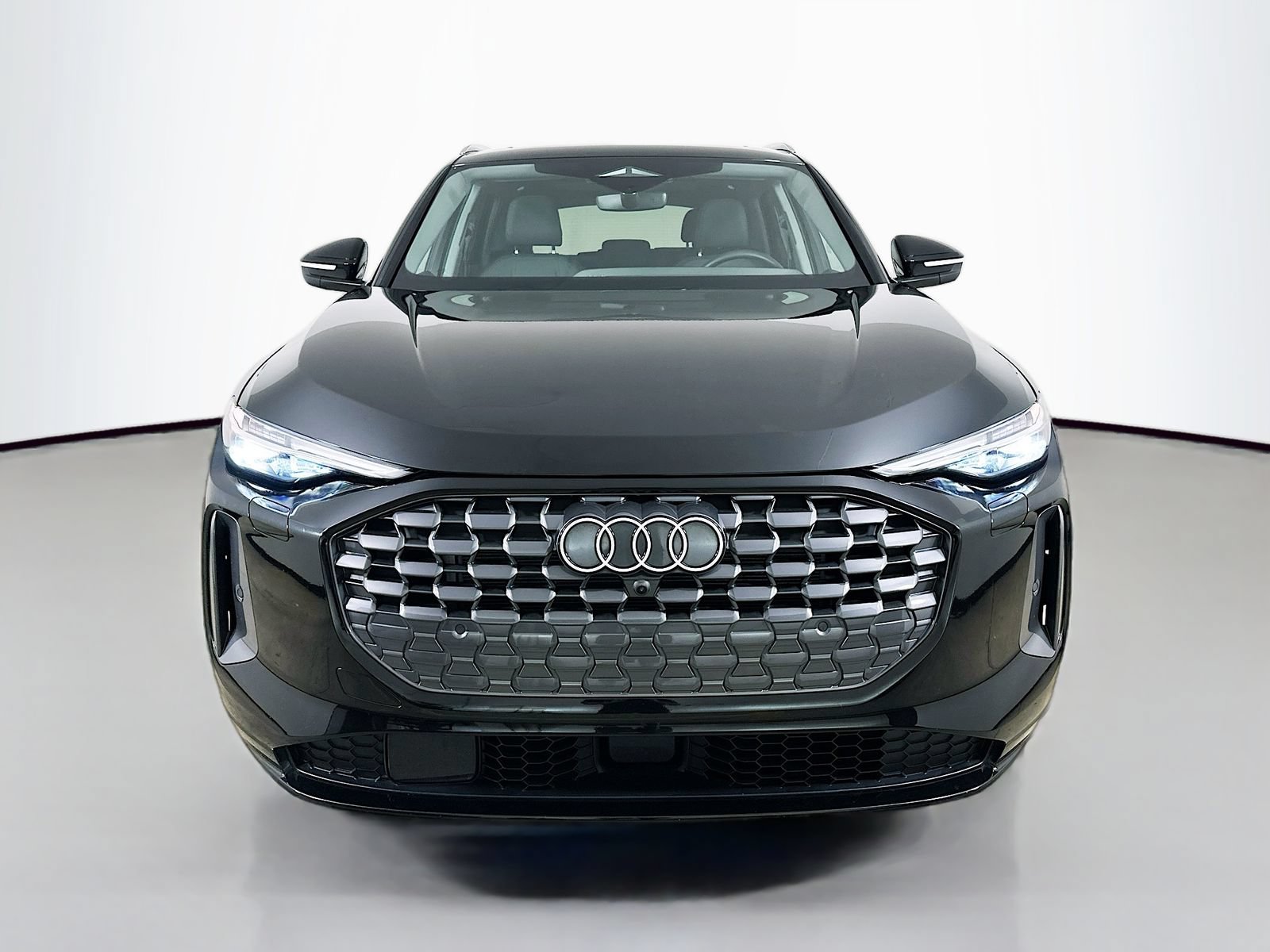 Used 2025 Audi Q5 Premium Plus w/ Premium Plus AWD/4WD image 2