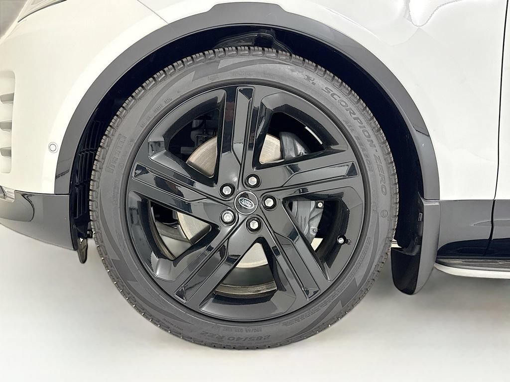 Used 2025 Land Rover Discovery Dynamic SE AWD/4WD image 30