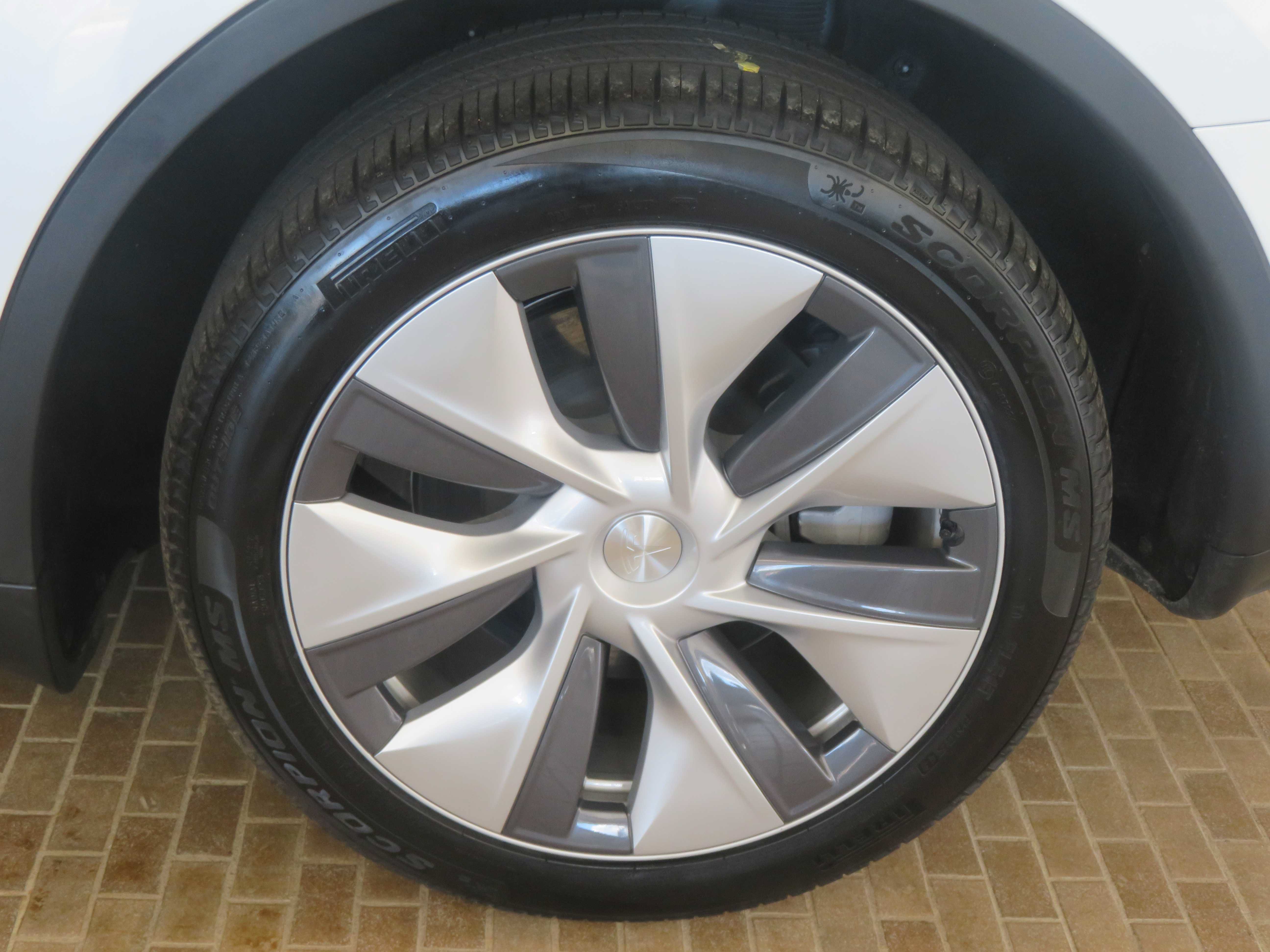 Used 2024 Tesla Model Y Long Range AWD/4WD image 8