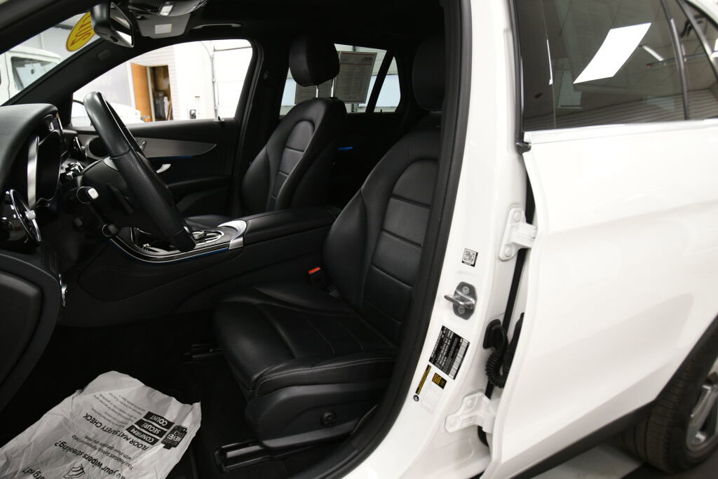 Used 2019 Mercedes-Benz GLC 300 4MATIC image 13