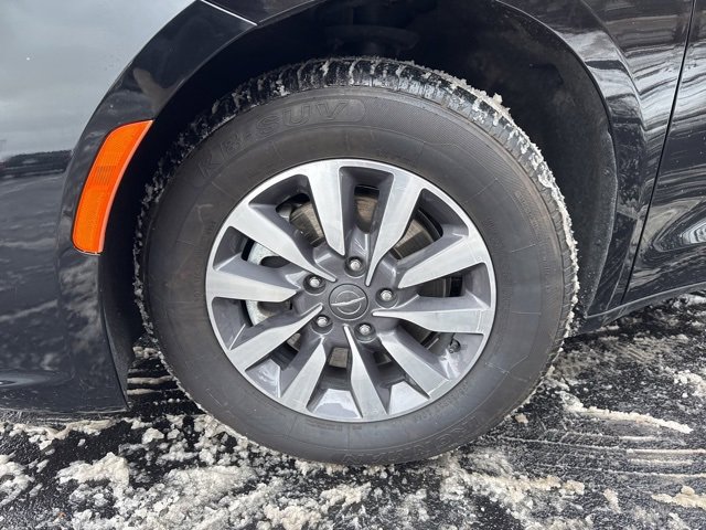 Used 2024 Chrysler Pacifica Select image 31