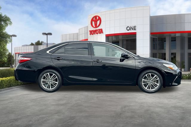 Used 2017 Toyota Camry SE FWD image 3