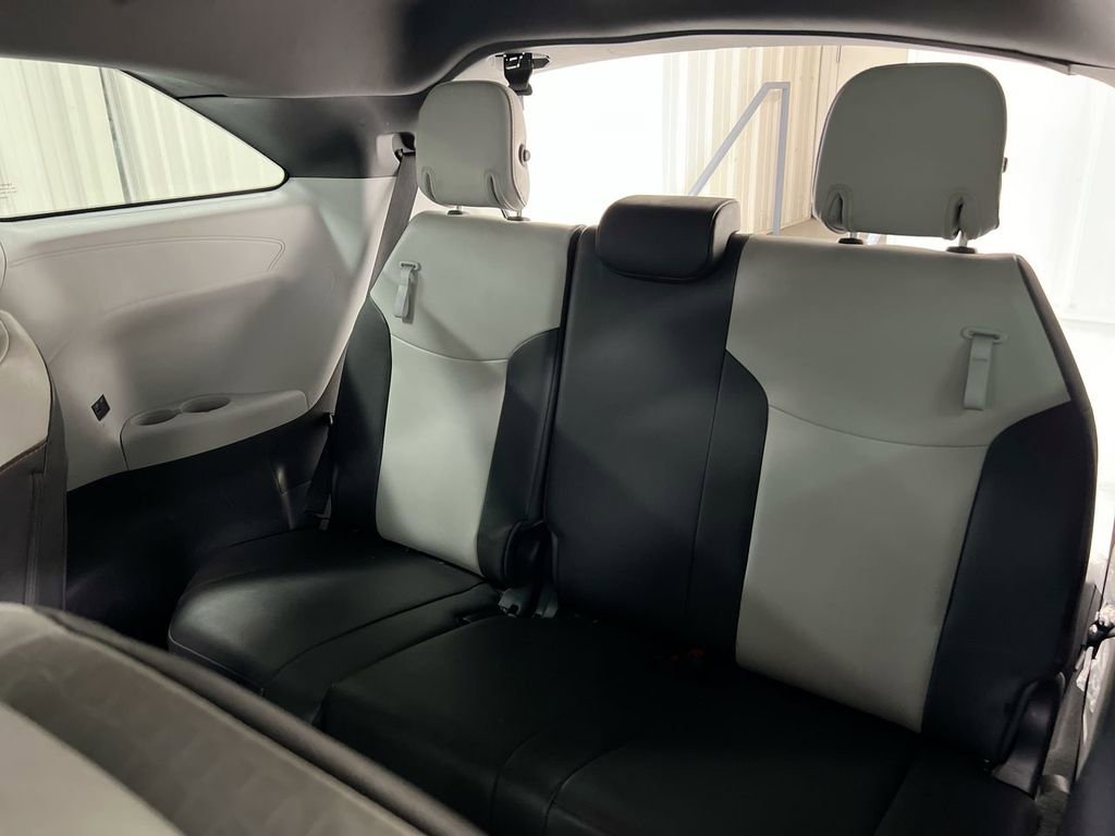 Used 2022 Toyota Sienna XSE image 25