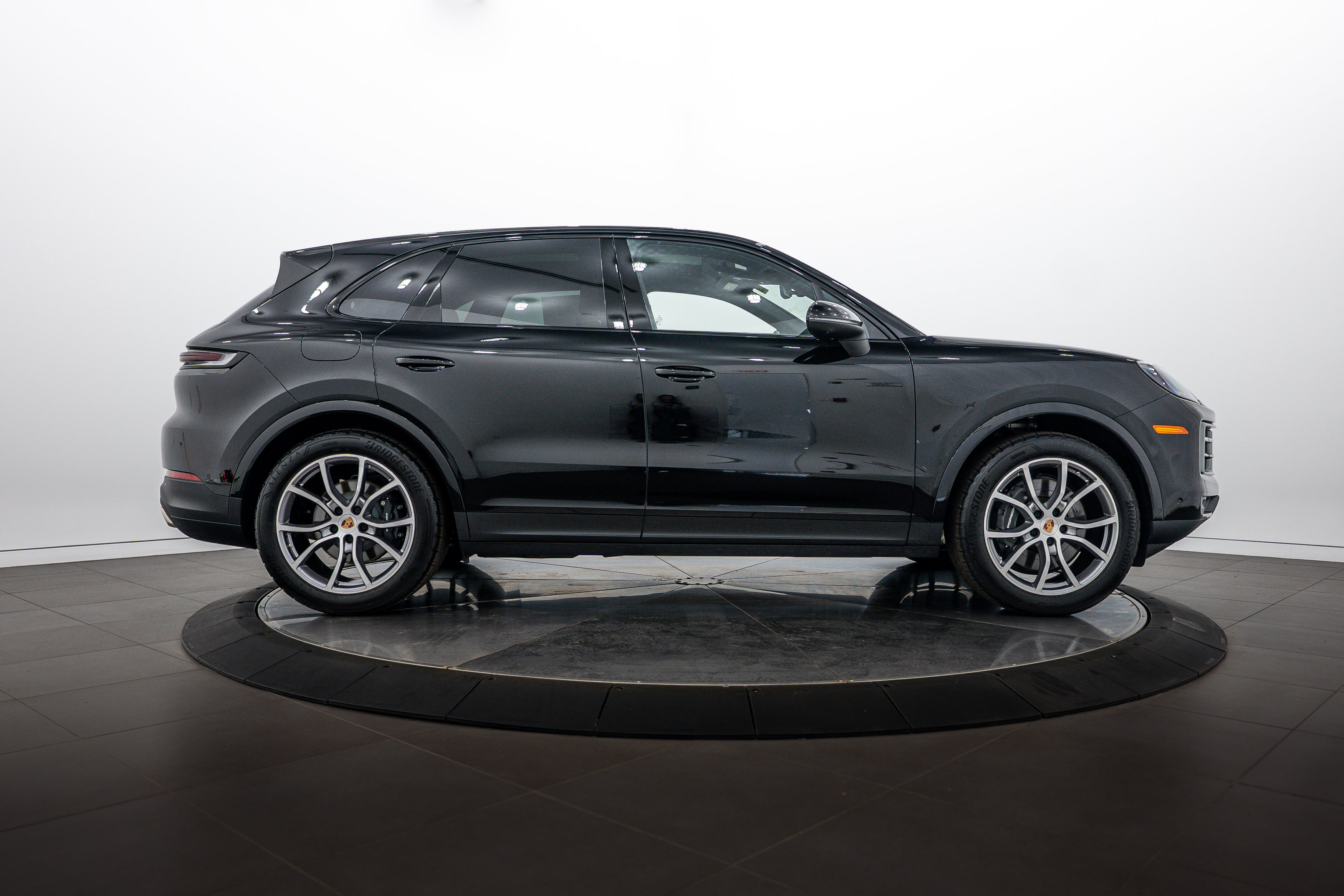 Certified 2026 Porsche Cayenne AWD/4WD image 8
