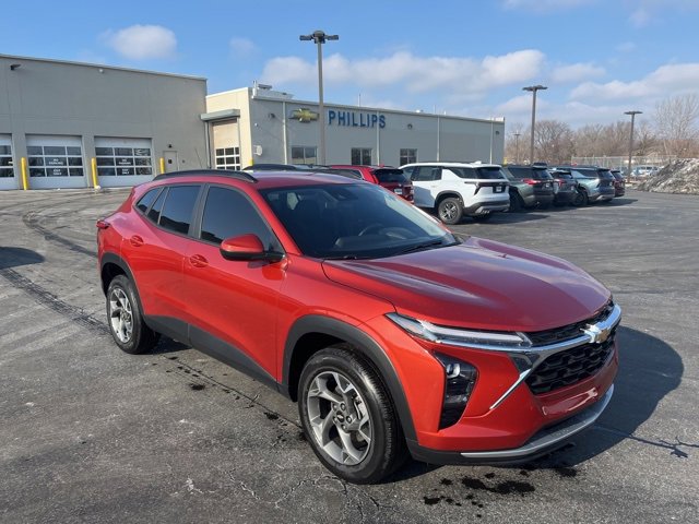 Certified 2024 Chevrolet Trax LT w/ Driver Confidence Package image 8