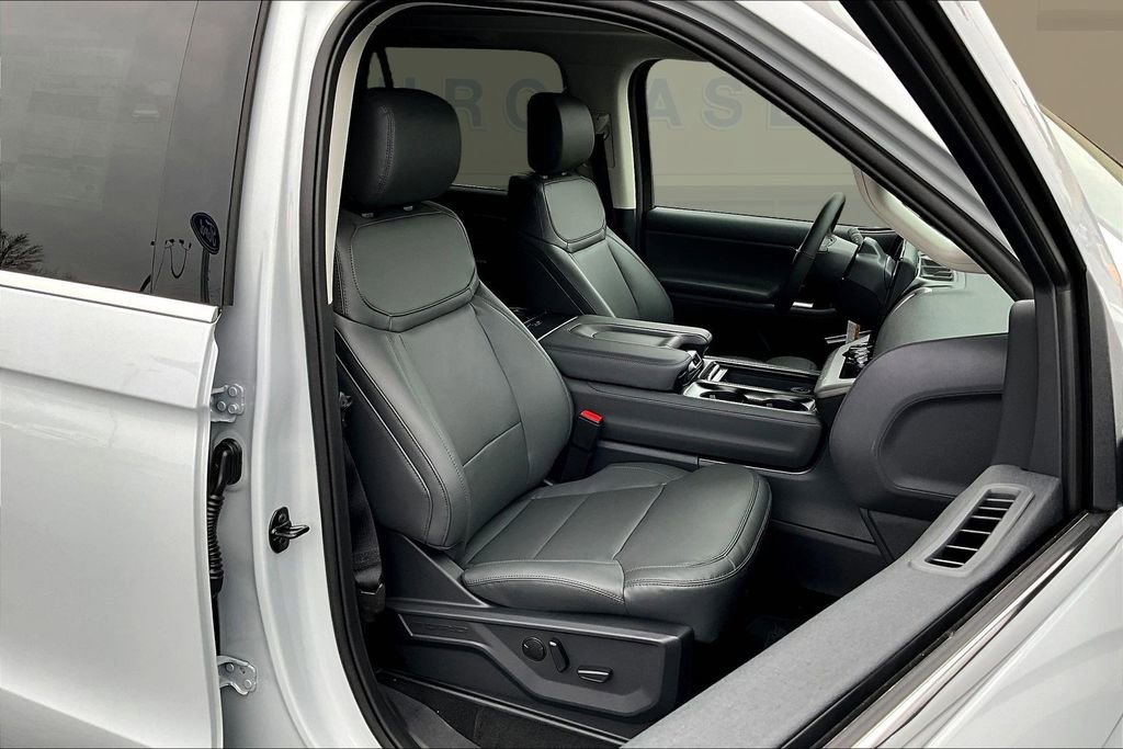 New 2026 Ford Expedition Active image 11