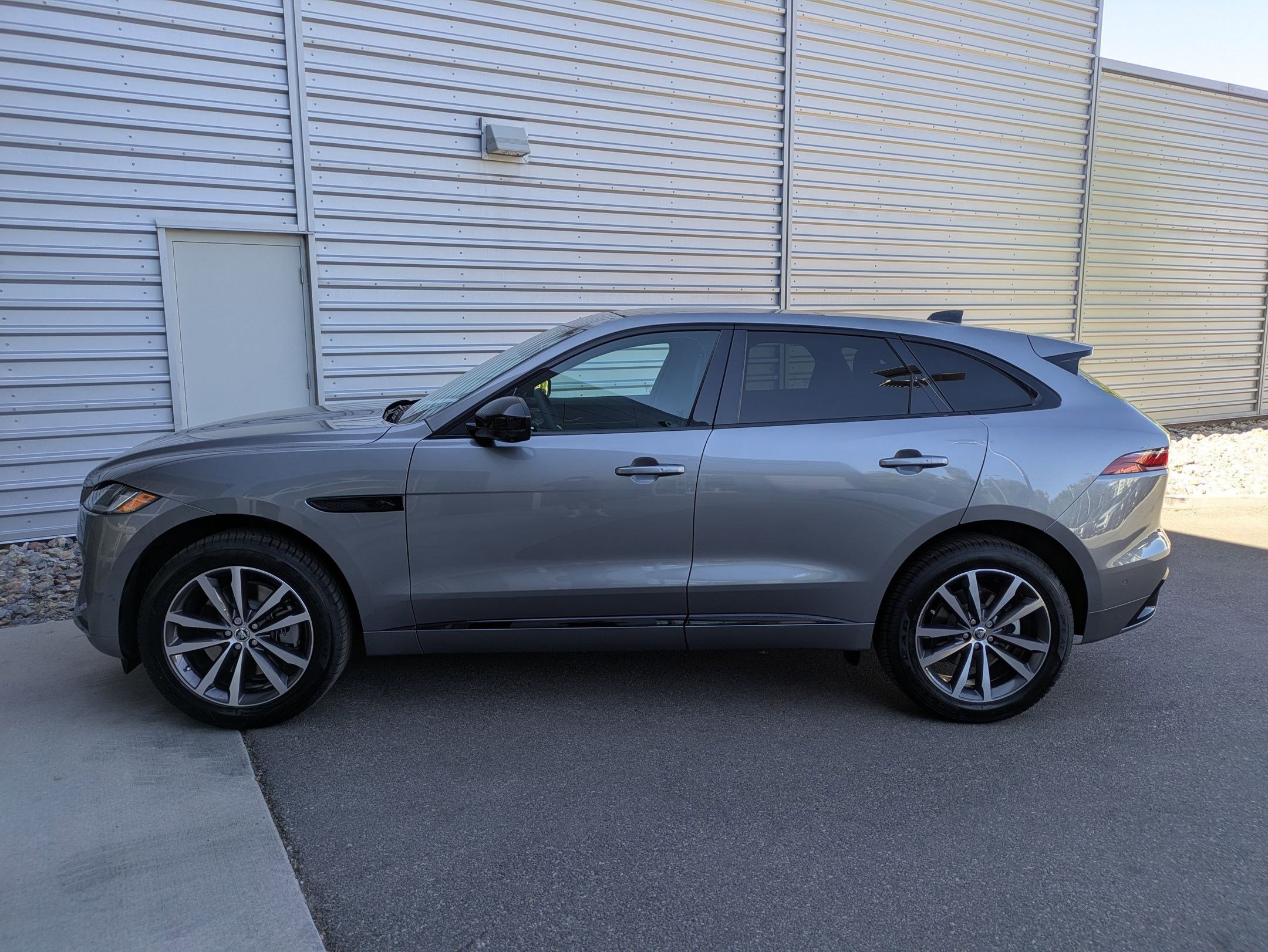 New 2026 Jaguar F-PACE R-Dynamic S image 2