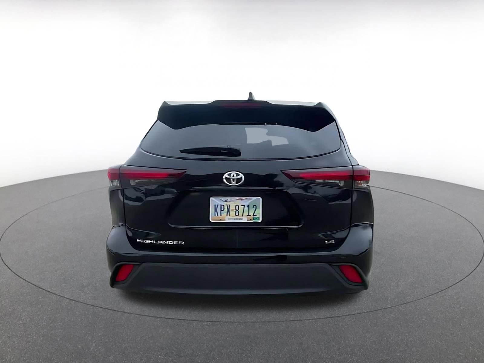 Used 2025 Toyota Highlander LE image 12