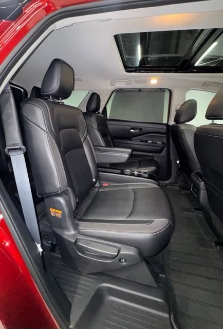 Used 2024 Nissan Pathfinder SL w/ SL Premium Package AWD/4WD image 18