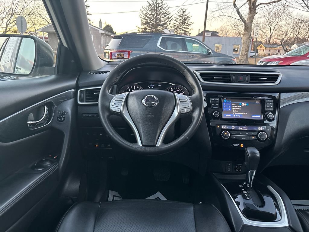 Used 2015 Nissan Rogue SL w/ SL Premium Package image 16
