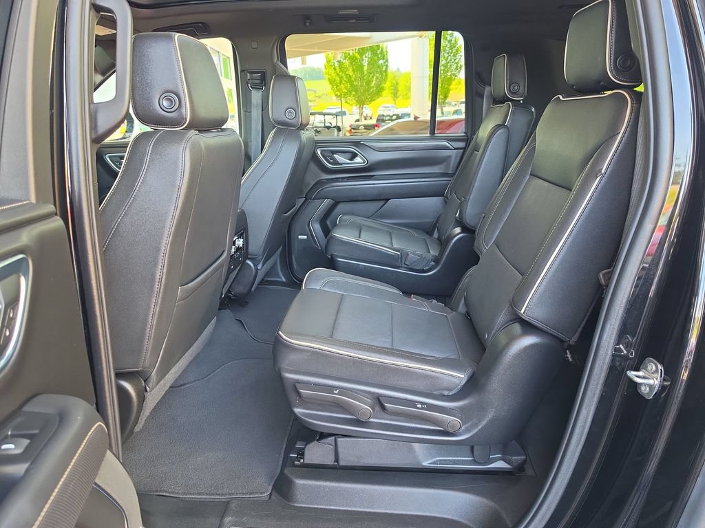 Certified 2024 GMC Yukon XL SLT w/ SLT Luxury Package AWD/4WD image 30