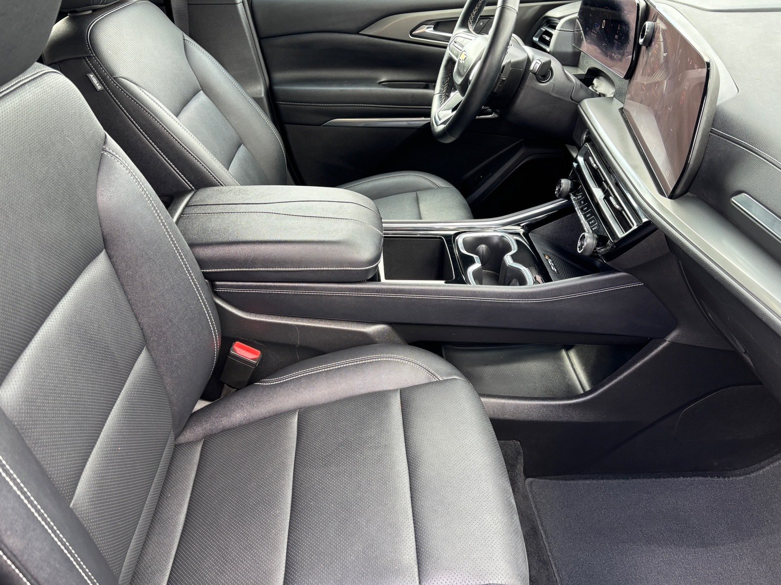 Used 2025 Chevrolet Traverse LT AWD/4WD image 31