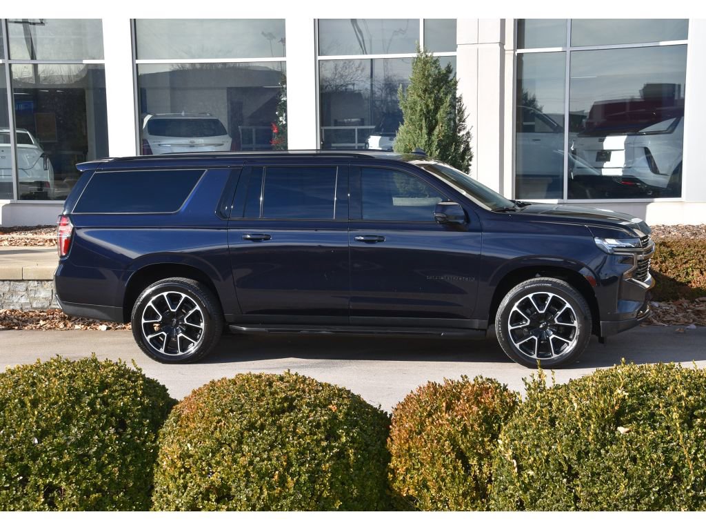 Used 2022 Chevrolet Suburban RST w/ Luxury Package image 3