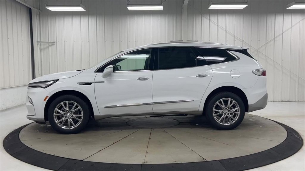 Used 2023 Buick Enclave Essence w/ Experience Buick Package image 5