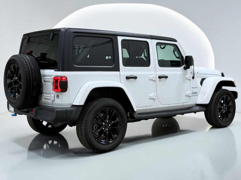 Used 2023 Jeep Wrangler Sahara w/ Cold Weather Group image 17