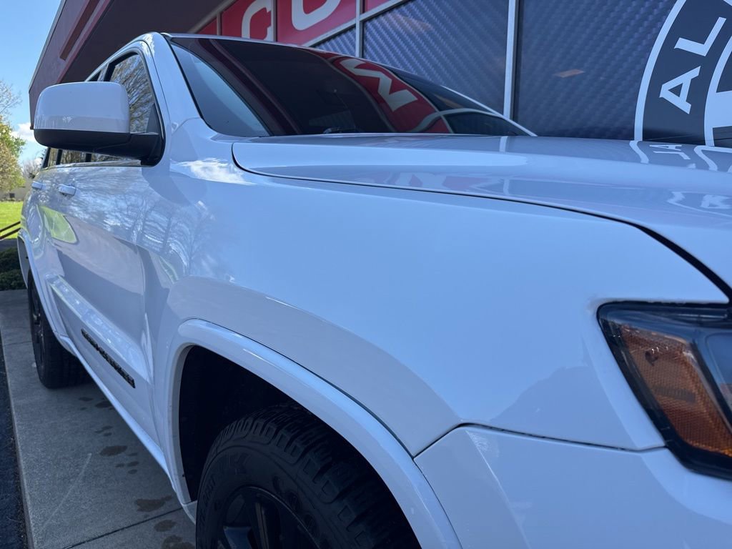 Used 2018 Jeep Grand Cherokee Altitude image 2