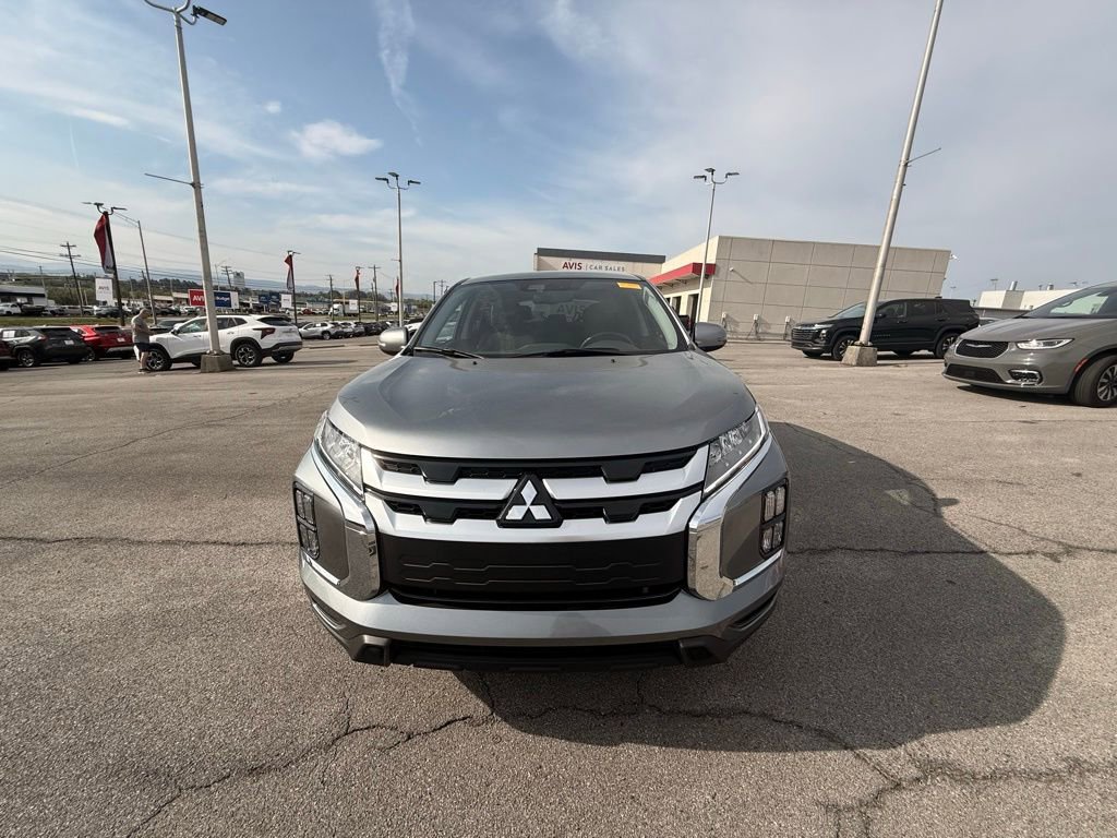 Used 2025 Mitsubishi Outlander Sport SE image 2