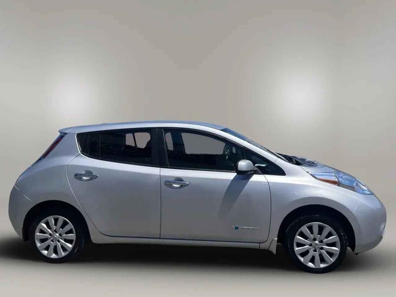 Used 2014 Nissan Leaf S FWD image 4