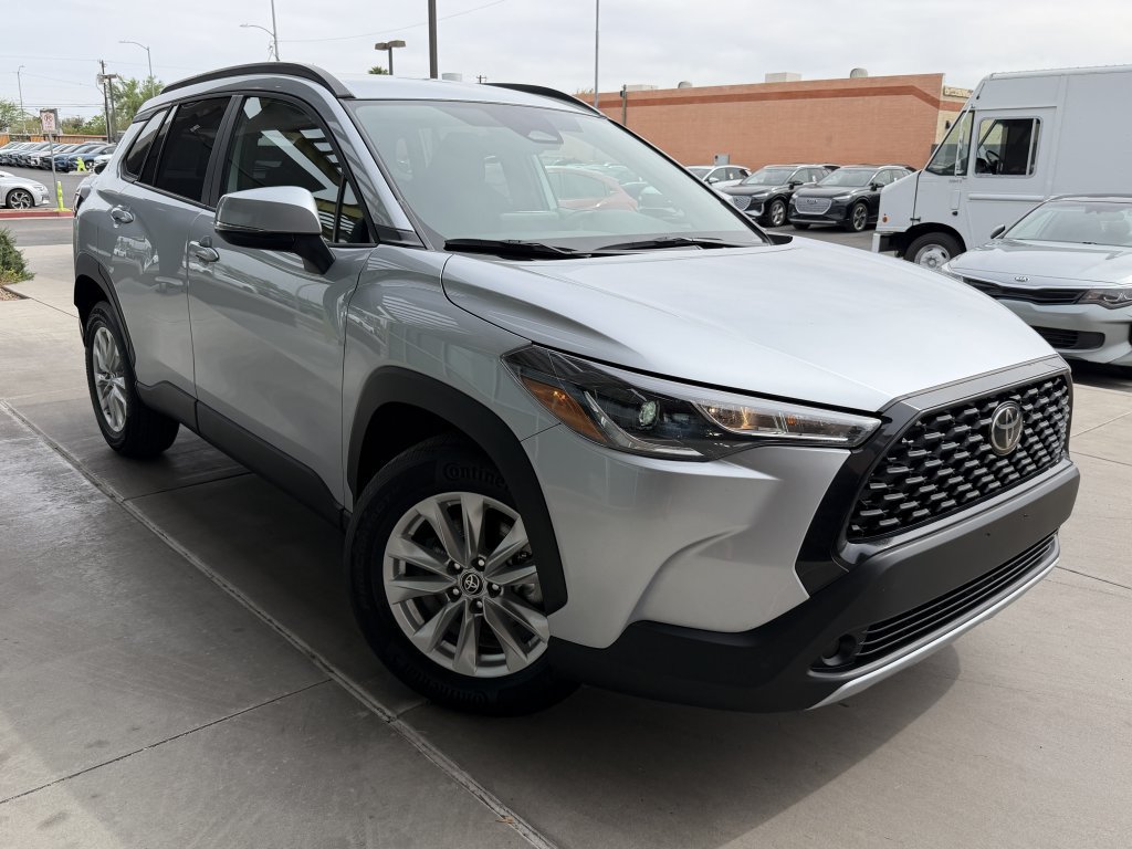 Used 2023 Toyota Corolla Cross LE AWD/4WD image 6
